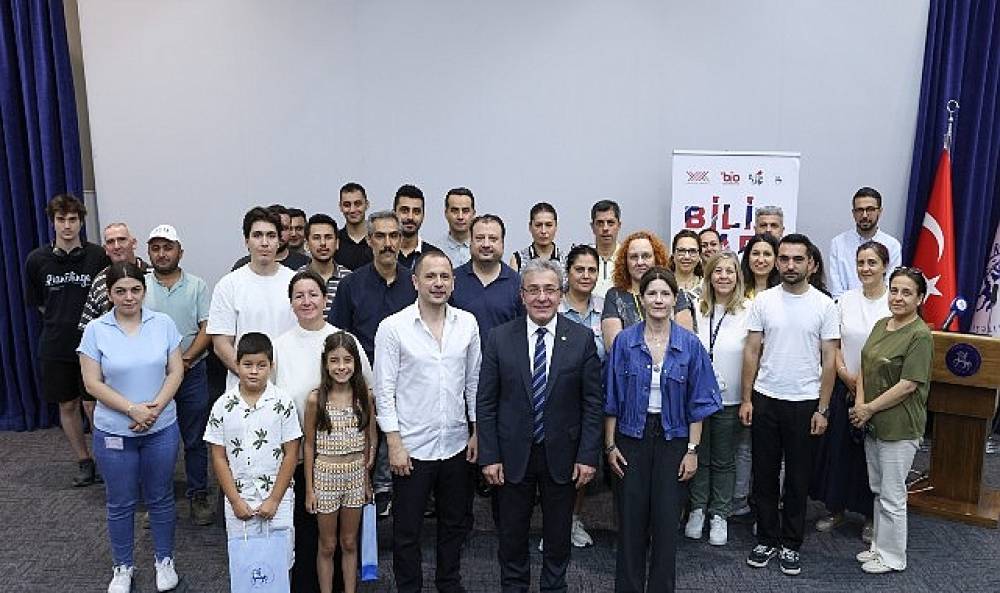 Geleceğin Meslekleri DE&Uuml;'de Konuşuldu: Yapay Zek&acirc; &Ccedil;ağında Fizyoterapist Olmak