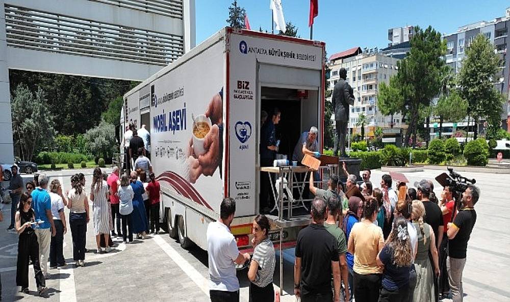 B&uuml;y&uuml;kşehir Belediyesi'nden aşure ikramı 