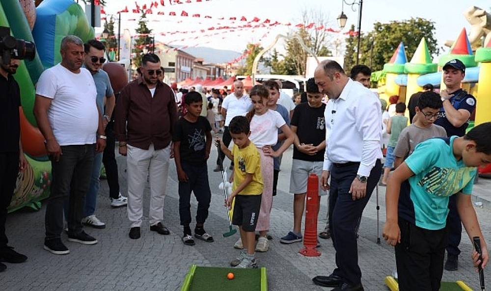 Geyve'de Medeniyetler Buluştu: &Ccedil;ocuk ve Halk Oyunları Şenliği Renkli G&ouml;r&uuml;nt&uuml;lere Sahne Oldu