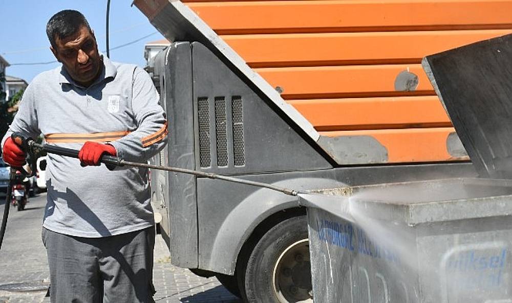 4 bin konteyner d&uuml;zenli olarak dezenfekte ediliyor