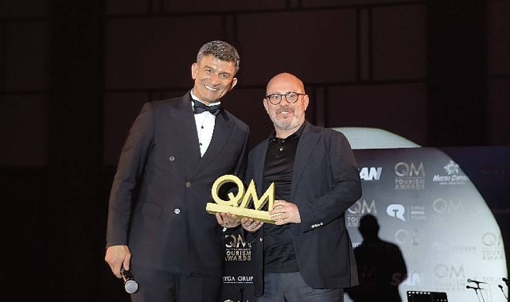 Jolly, QM Awards'ta &ccedil;ifte &ouml;d&uuml;lle sahnede