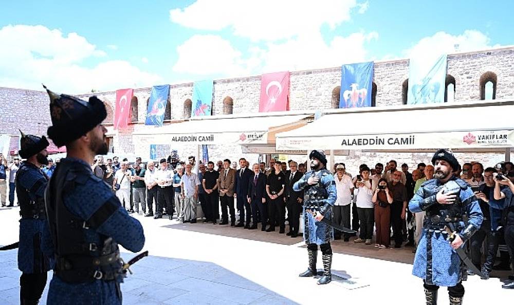Konya'nın Dar&uuml;lm&uuml;lk Oluşunun 929. Yılında Sel&ccedil;uklu Sultanları Anıldı
