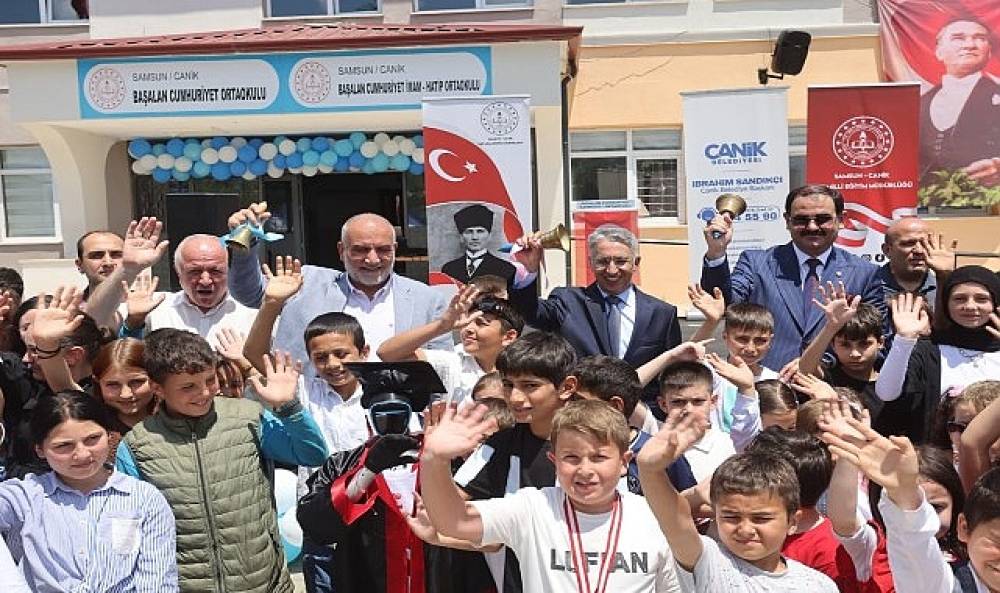 Başkan Sandık&ccedil;ı &Ouml;ğrencilerin Karne Sevincini Paylaştı 