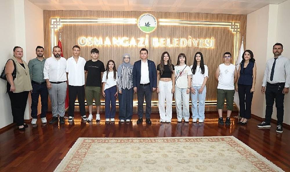Osmangazi'de &Uuml;cretsiz LGS Kurslarının Başarılı &Ouml;ğrencileri Başkan Aydın'la Buluştu