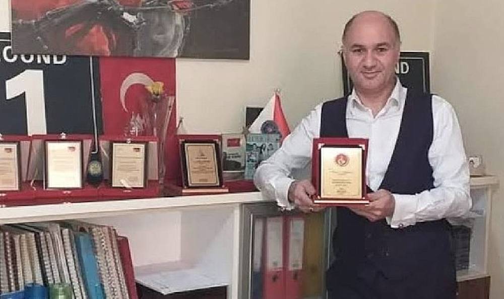 Taner Adıg&uuml;zel'in Sanat D&uuml;nyasındaki 30 Yıllık Yolculuğu