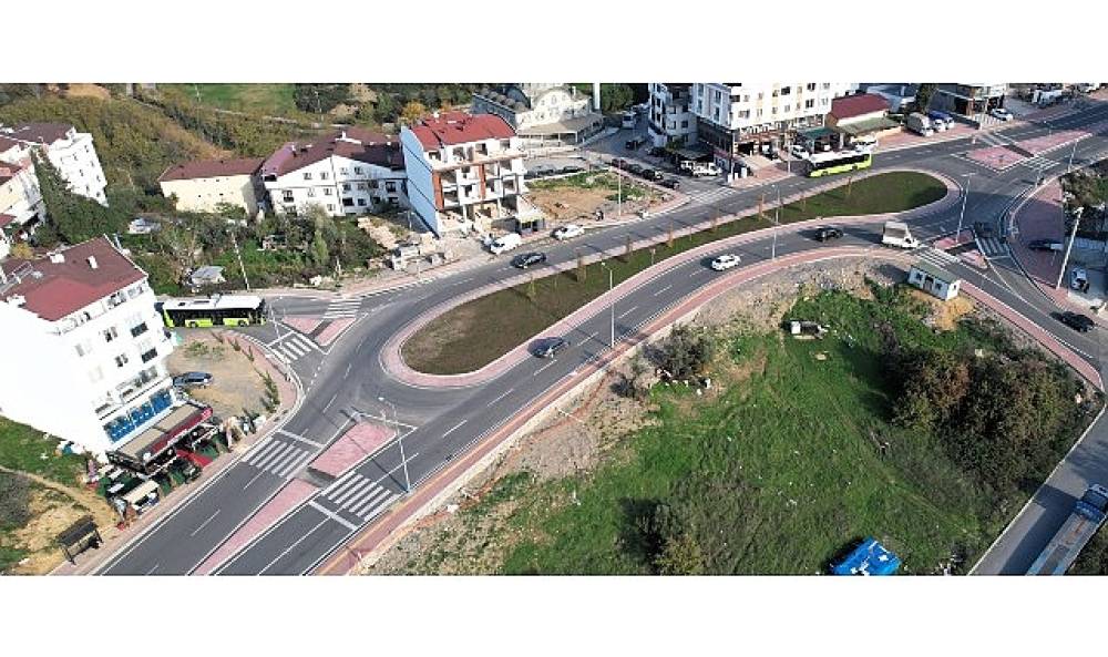 Gebze Dr. Zeki Acar Caddesi'ne dönel kavşak