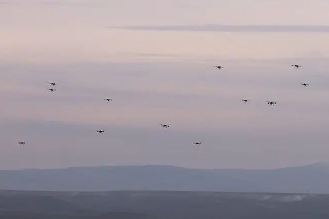 T&uuml;rkiye'de ilk! S&uuml;r&uuml; İHA&rsquo;lar ger&ccedil;ek m&uuml;himmatla hedefi vurdu