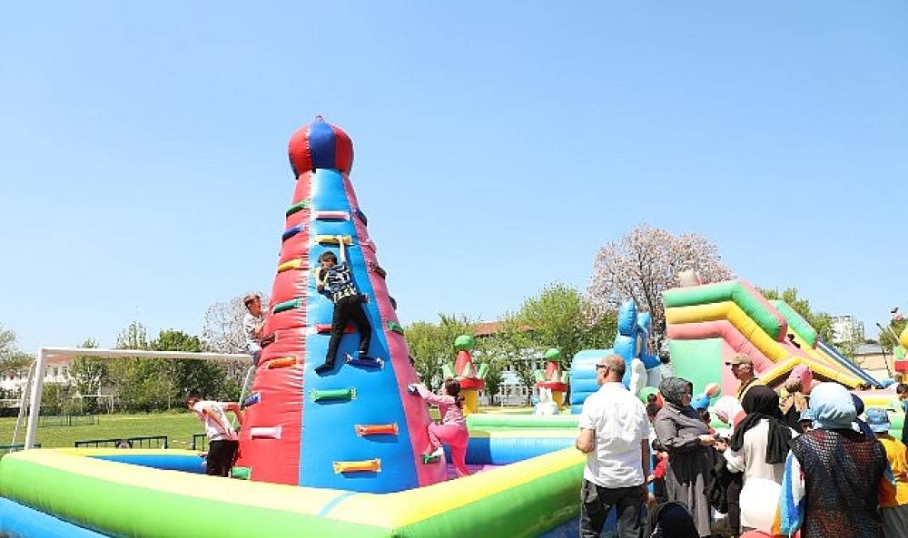 İneg&ouml;l'de 23 Nisan Coşkusu Hafta Sonu Da Devam Etti