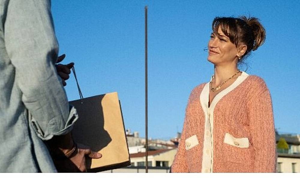 Netflix, 3. Sezonuyla Geri D&ouml;nen Kimler Geldi Kimler Ge&ccedil;ti'nin Resmi Tanıtım Fragmanını Paylaştı