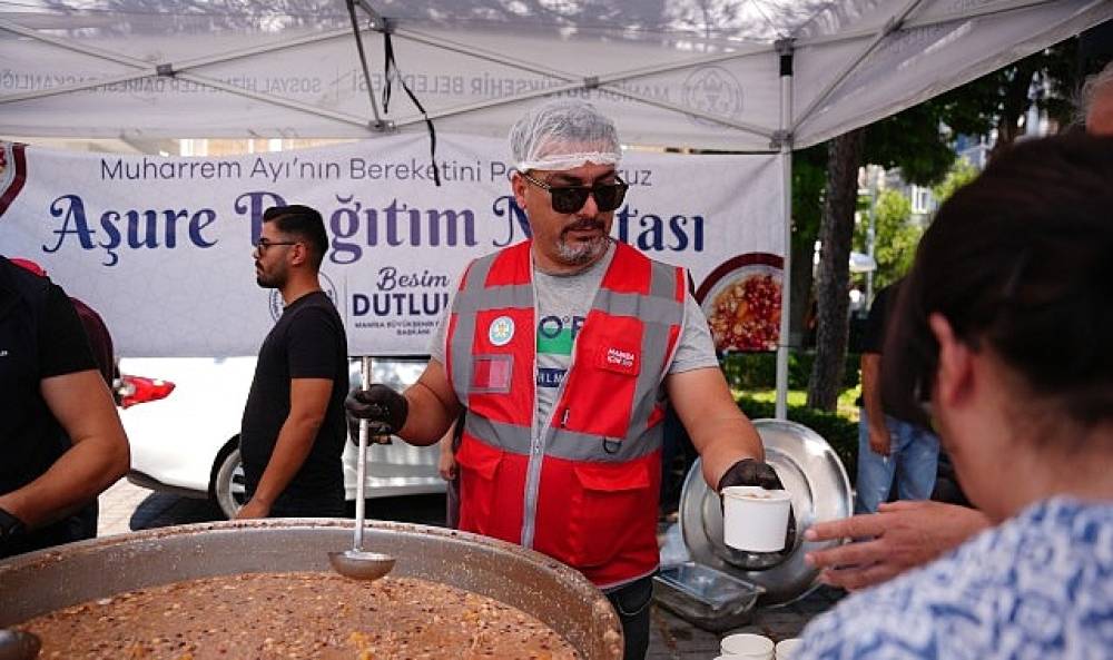   Manisa B&uuml;y&uuml;kşehir'den Birlik ve Beraberlik Tenceresi: Aşure İkramları Soma ve Akhisar ile Başladı