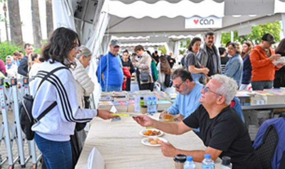 Edebiyat dünyasının kalbi Kültürpark'ta attı