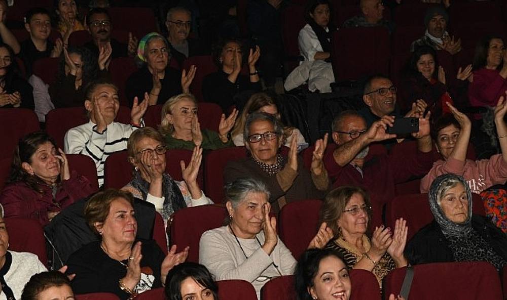 &Ccedil;iğli'de Mahzuni'nin T&uuml;rk&uuml;leri Coşkuyla Yankılandı 