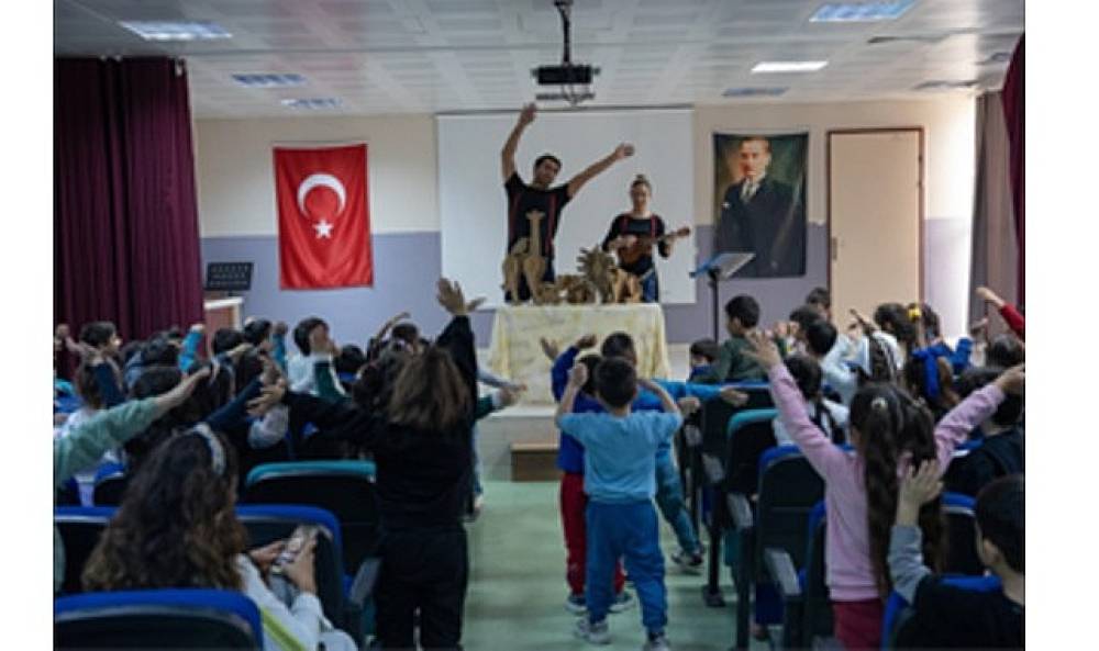 &ldquo;Kendini Arayan Z&uuml;rafa" Buca'da miniklerle buluştu