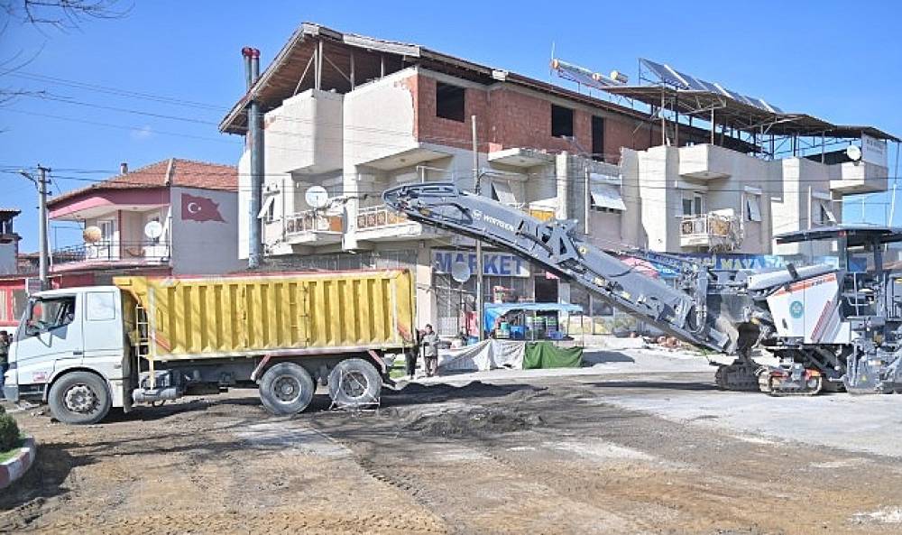 B&uuml;y&uuml;kşehir'den Kula'da Ulaşım Konforu i&ccedil;in 8 Bin Tonluk Asfalt &Ccedil;alışması