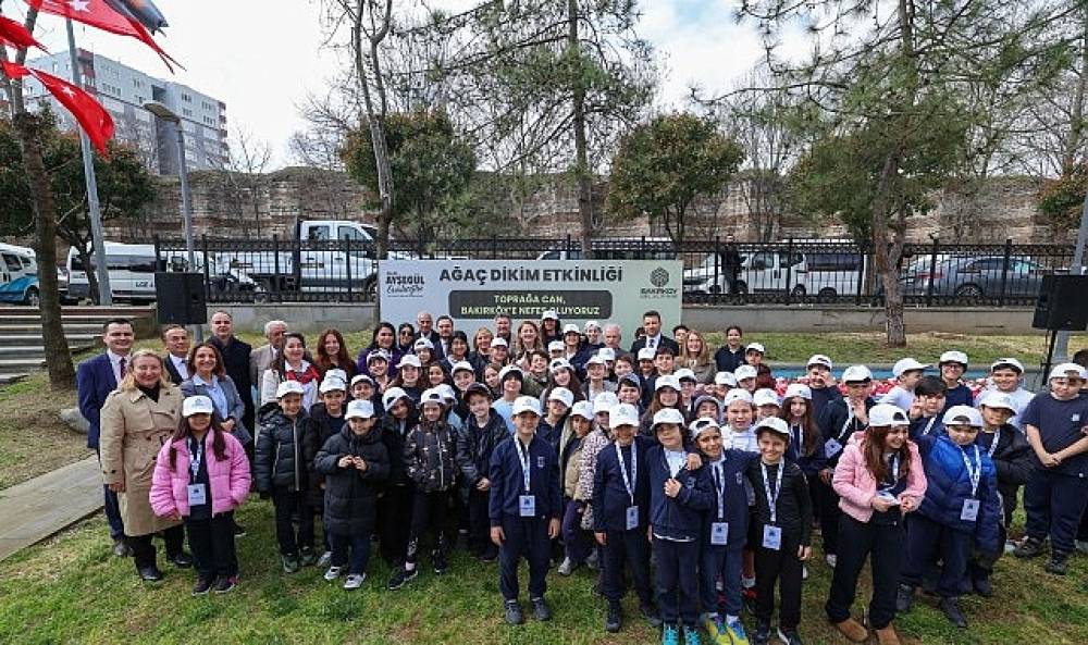 Bakırk&ouml;y'de Minik Eller Toprağa Can Verdi