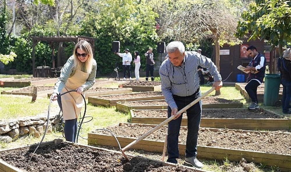 Kadık&ouml;y Bostanları'nda Yaz D&ouml;nemi Başladı