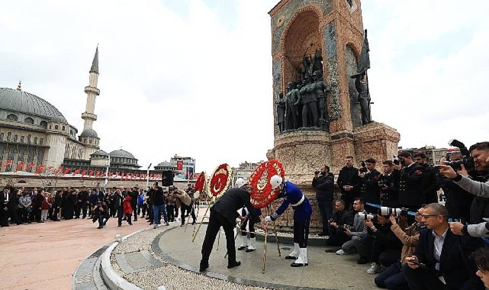 Taksim'de Cumhuriyet'in 102. Yıl Kutlaması