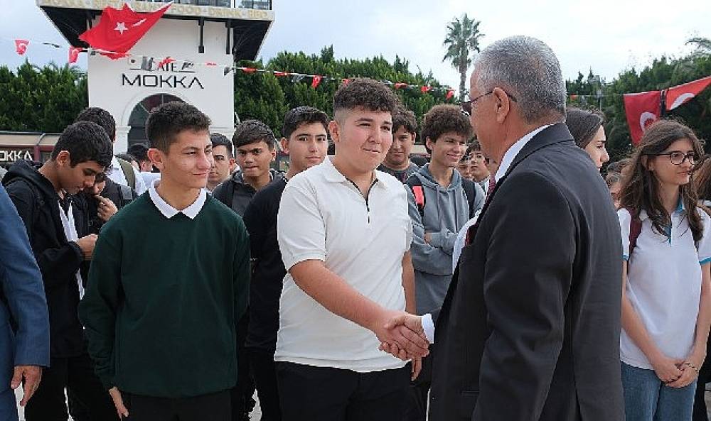 Kemer'de Cumhuriyet Bayramı kutlamaları resmi törenle başladı