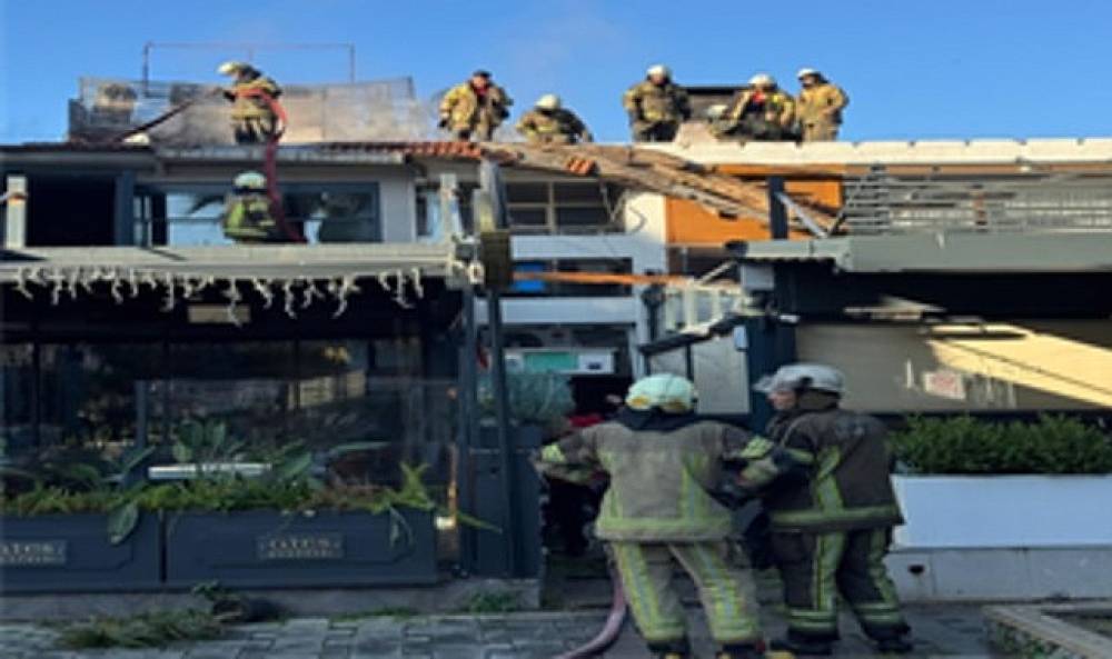 İzmir'de itfaiyenin hızlı m&uuml;dahalesi faciayı &ouml;nledi