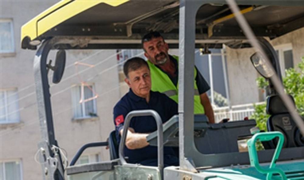İzmir'in yollarında yoğun &ccedil;alışma