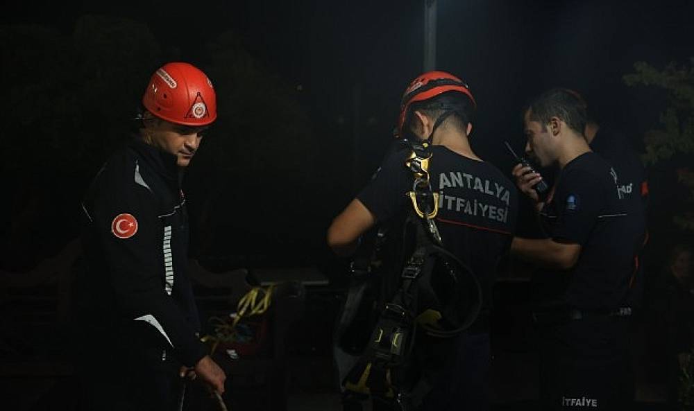 Antalya İtfaiyesi'nden nefes kesen kurtarma operasyonuna destek