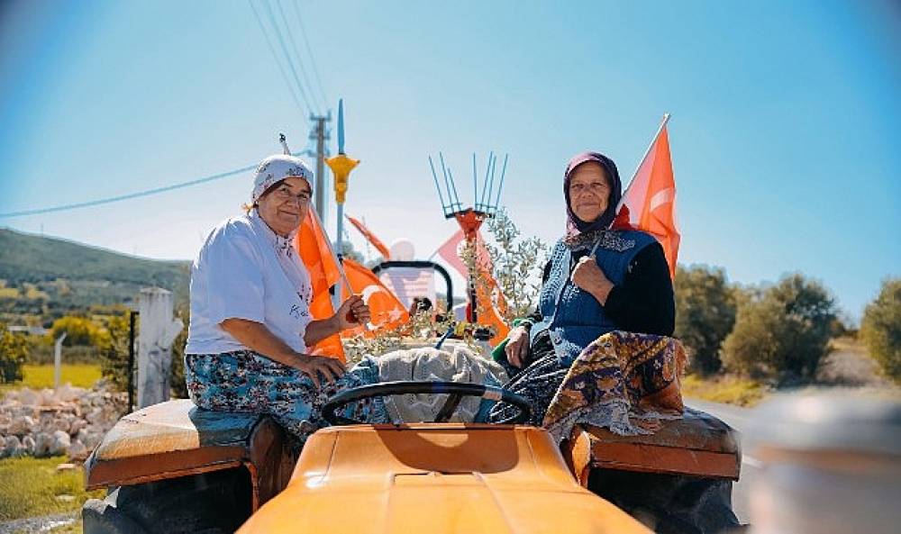 Başkan Hatice Gençay, Cumhuriyet Bayramı Dolayısıyla Düzenlenen Akköy Cumhuriyet Konvoyuna Katıldı