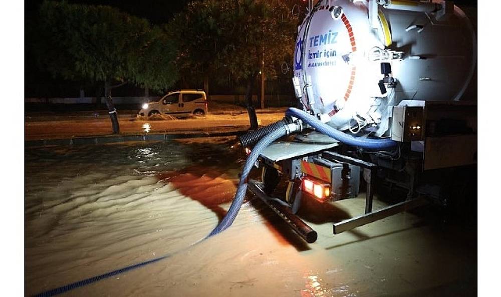  Çeşme Belediyesinden olağanüstü yağışa olağanüstü müdahale