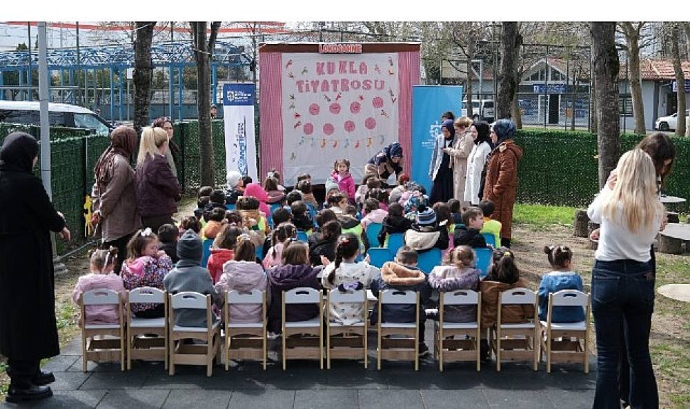 Lokomotif'te &ldquo;D&uuml;nya Tiyatro G&uuml;n&uuml;" kutlandı