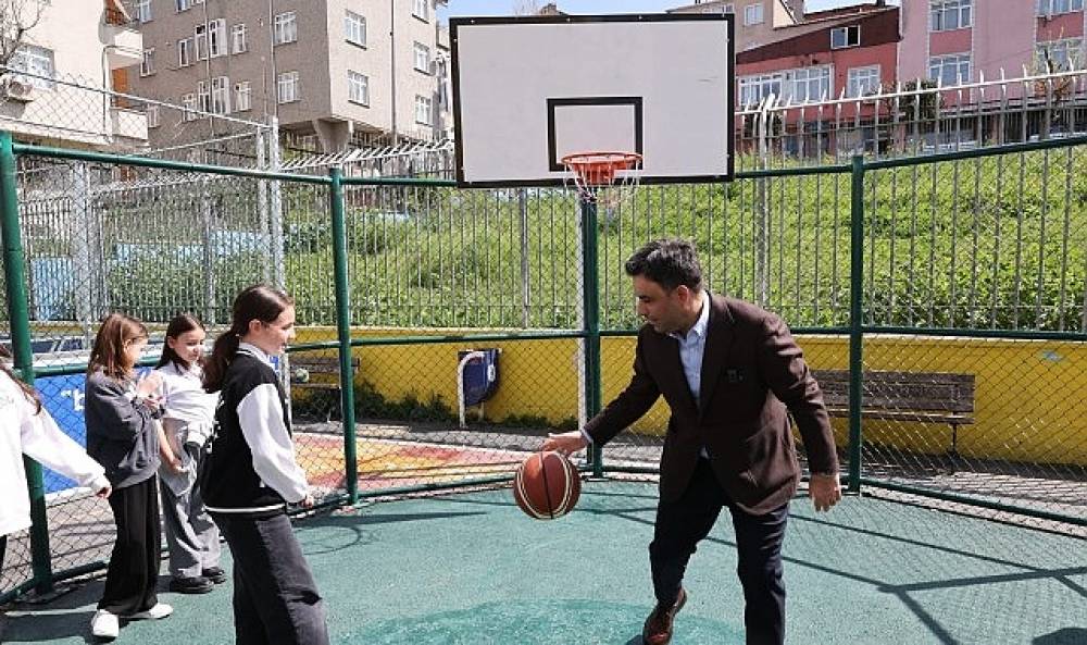 Bağcılar Belediyesi, il&ccedil;eyi spor sahalarıyla donatıyor