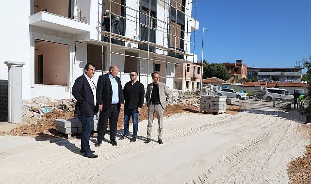 Başkan &Ccedil;i&ccedil;ek Sahada