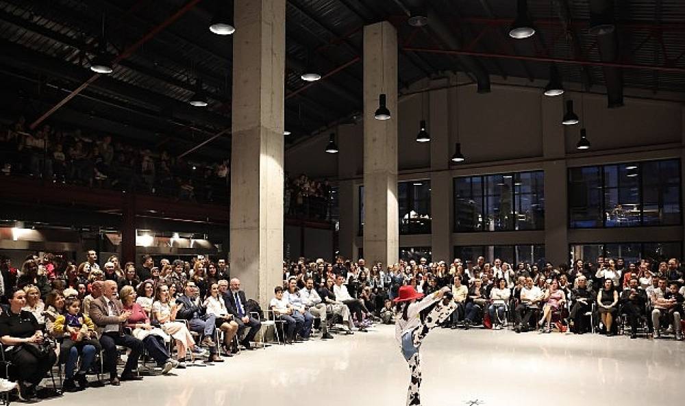 Nil&uuml;fer'de dans ş&ouml;leni