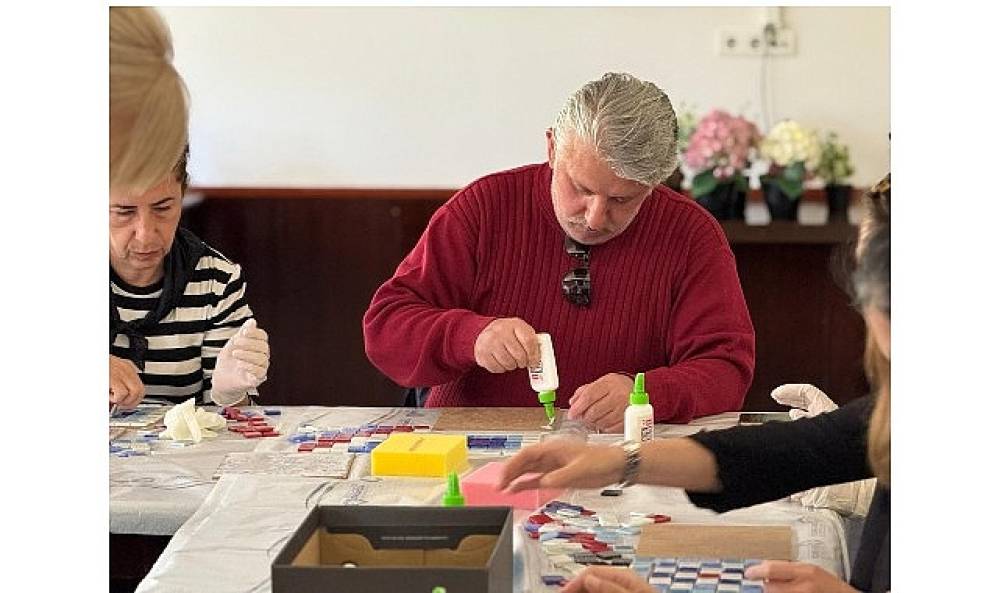 Bakırk&ouml;y'de Atık Camlar Sanata D&ouml;n&uuml;şt&uuml;