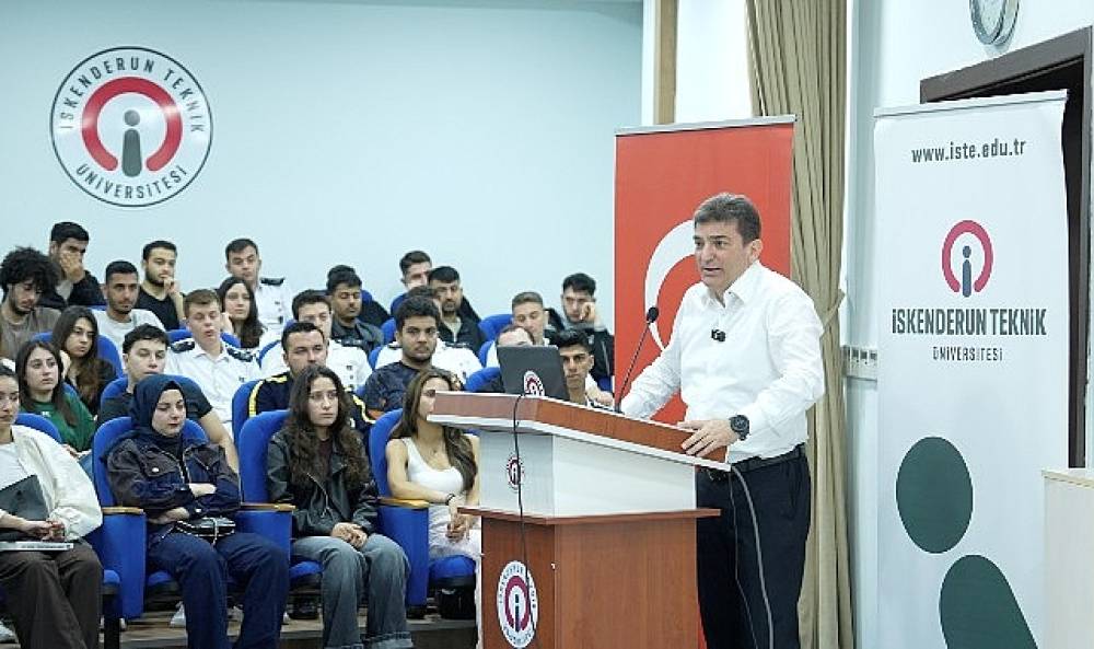 Prof. Dr. Murat Yal&ccedil;ıntaş, &ldquo;Yeni Altay'ın Bilinmeyen Hikayesi" kitabını &uuml;niversiteliler i&ccedil;in imzaladı