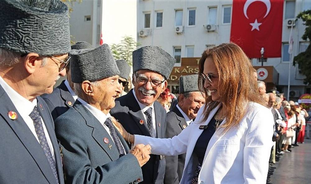 Zafer Bayramı'nda Karşıyaka'da Coşkulu Kutlama