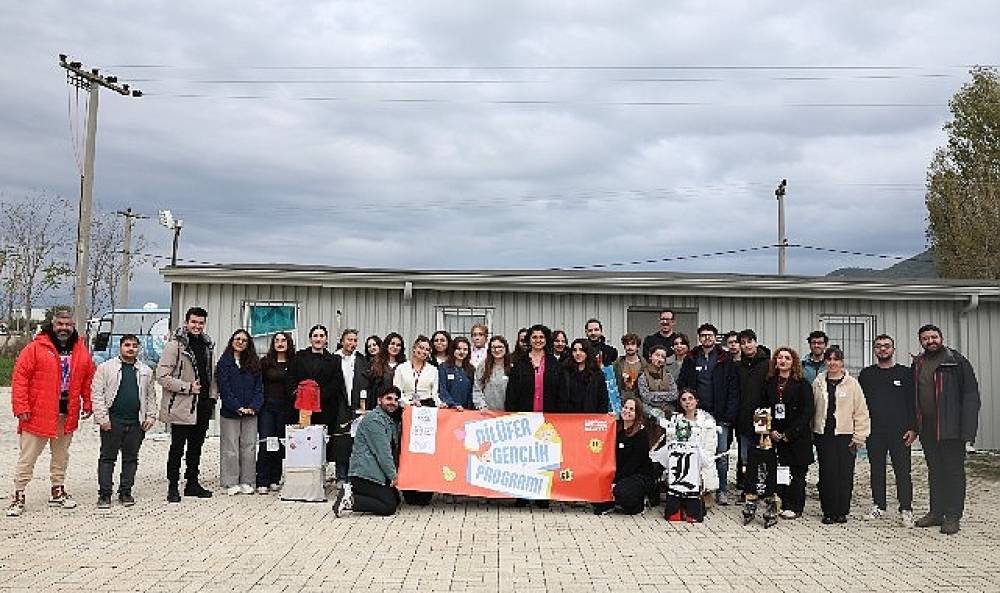 Gençler iklim krizini doğada ele aldı  