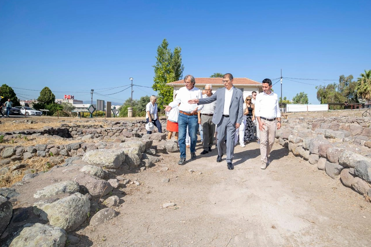 Başkan Tugay, Eski Smyrna Kazılarına Destek Veriyor