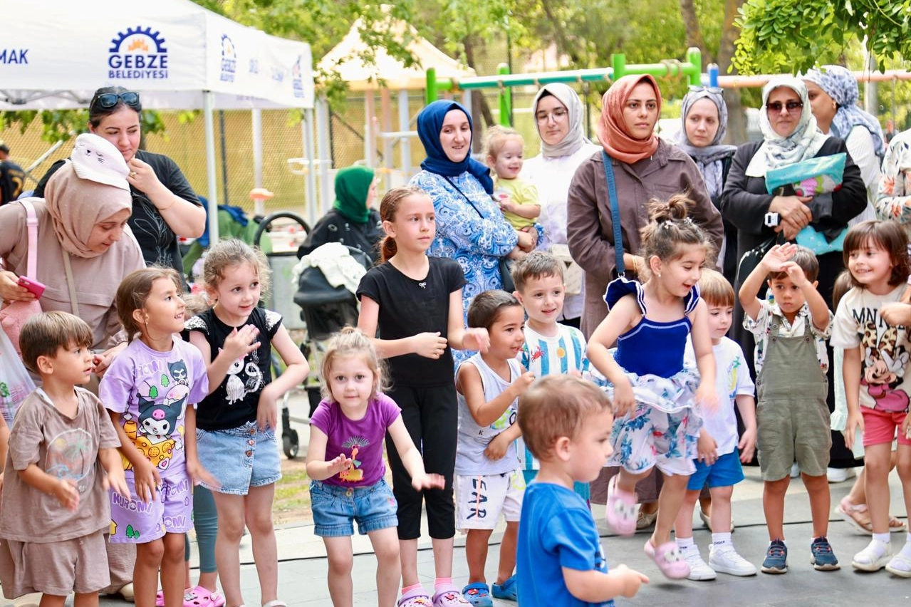 Çocuklar Parkta Doyasıya Eğlendi