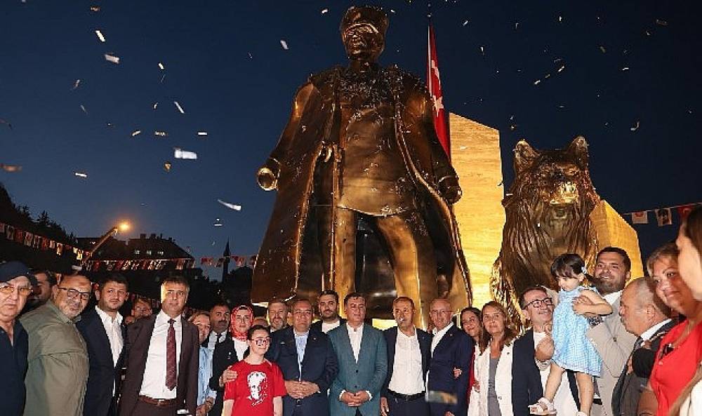 Keçiören'de 30 Ağustos Anıtı Açıldı