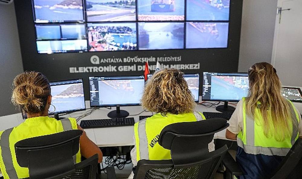Antalya'da Deniz Kirliliğine Anında Müdahale