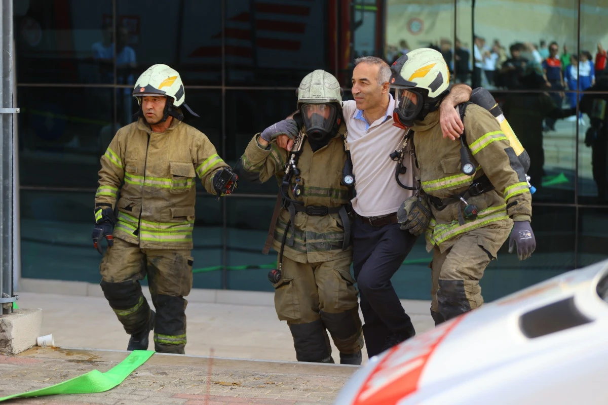 Karabağlar’da Gerçeği Aratmayan Yangın ve Kurtarma Tatbikatı