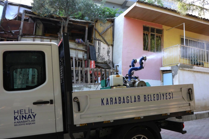 KARABAĞLAR’DA HAŞERELERE KARŞI BÜYÜK İLAÇLAMA SEFERBERLİĞİ