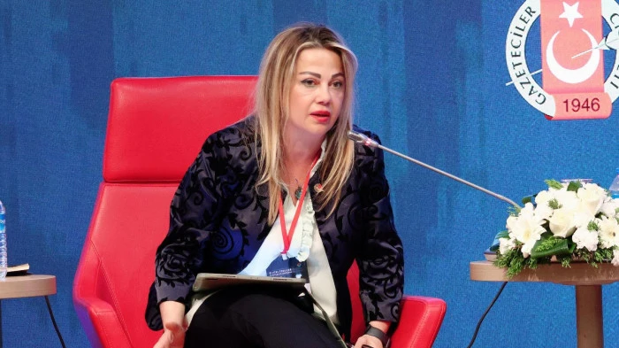 YEREL BASIN DİJİTAL TEKELLER KARŞISINDA ZORLANIYOR: GAZETECİLER ÇÖZÜM ARIYOR
